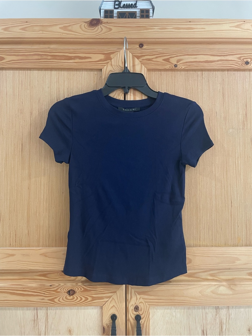 TAHARI navy blue ribbed short sleeve shirt closet staple workwear career